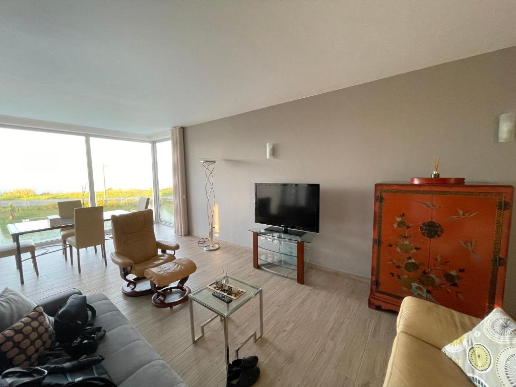 T2 living room view 2